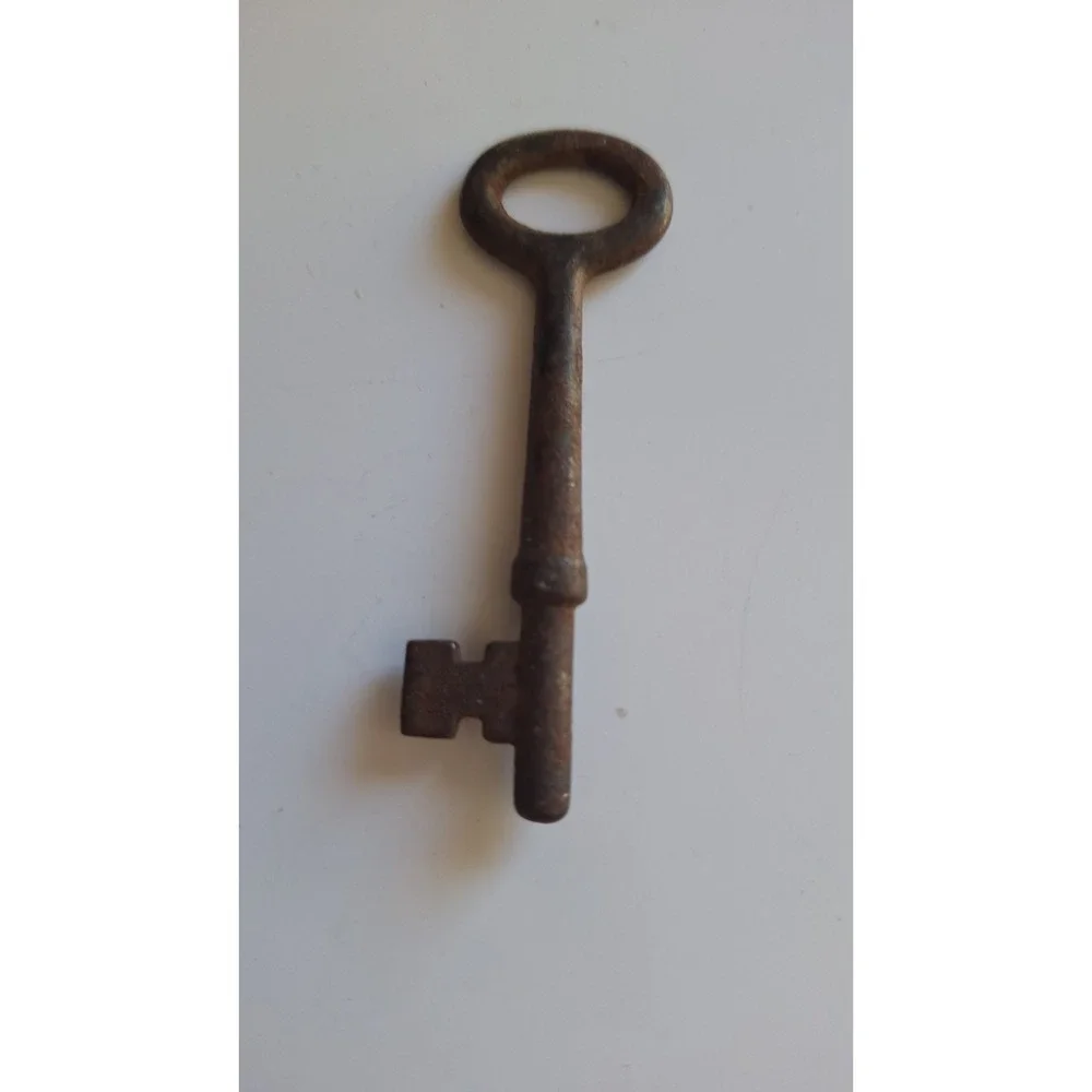 Antique Iron Skeleton Key 2.5